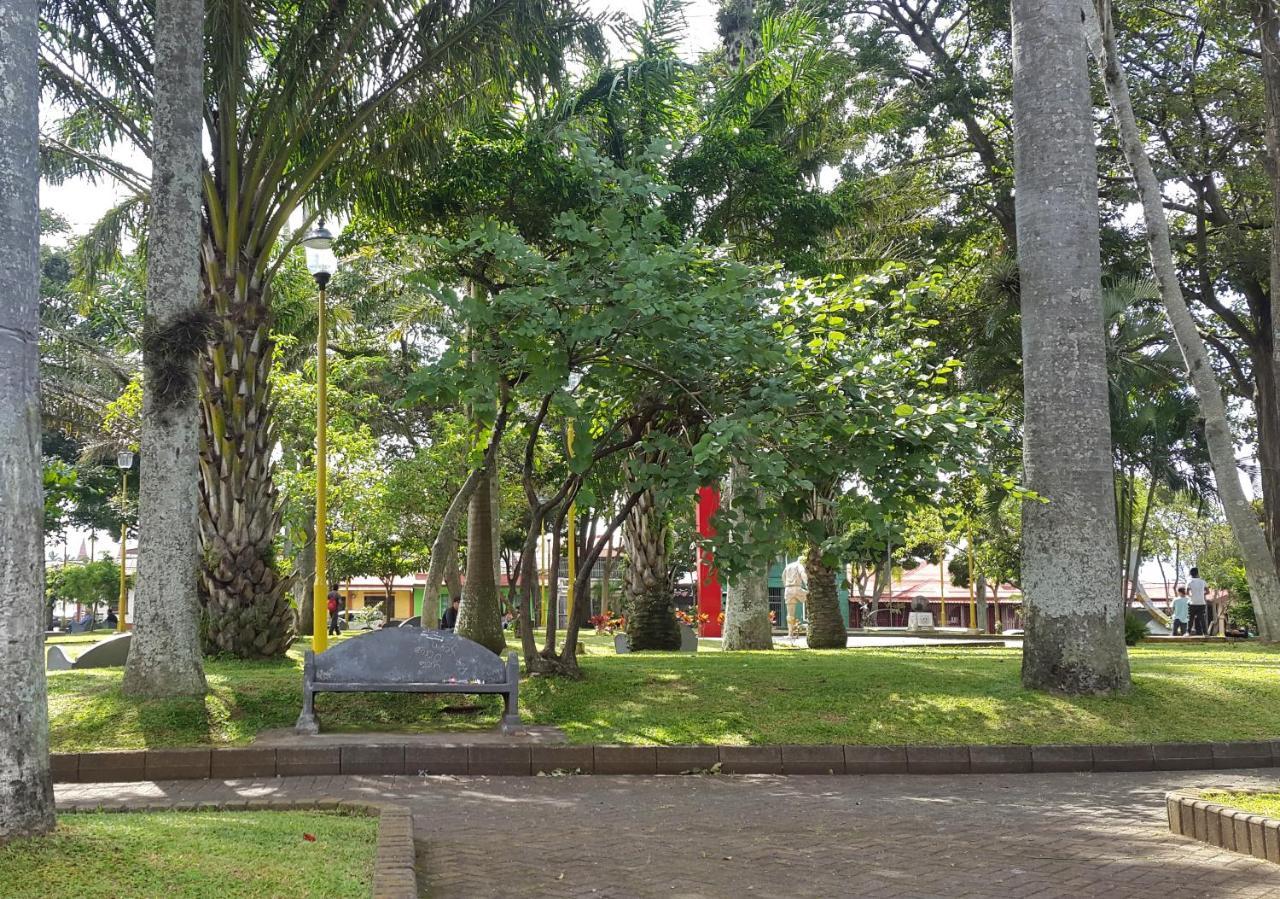 Vida Tropical Bed & Breakfast Alajuela Exterior photo